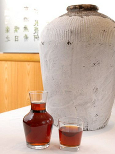 人気の『甕だし紹興酒』は中国から直輸入。レアな一杯をぜひ