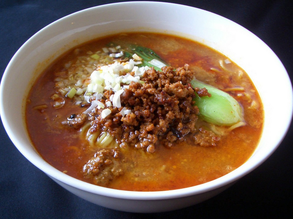 『担々麺』は、深い味わいと絶妙な香りのバランスがたまらない