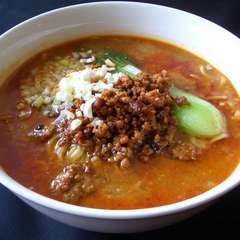 『担々麺』は、深い味わいと絶妙な香りのバランスがたまらない