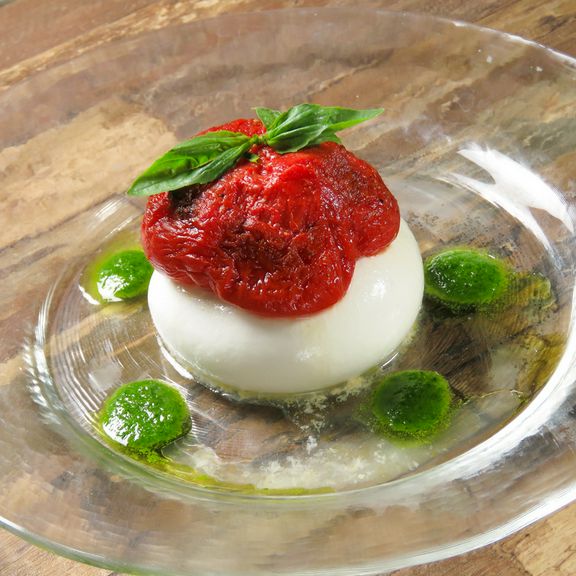 ブッラータチーズのカプレーゼ