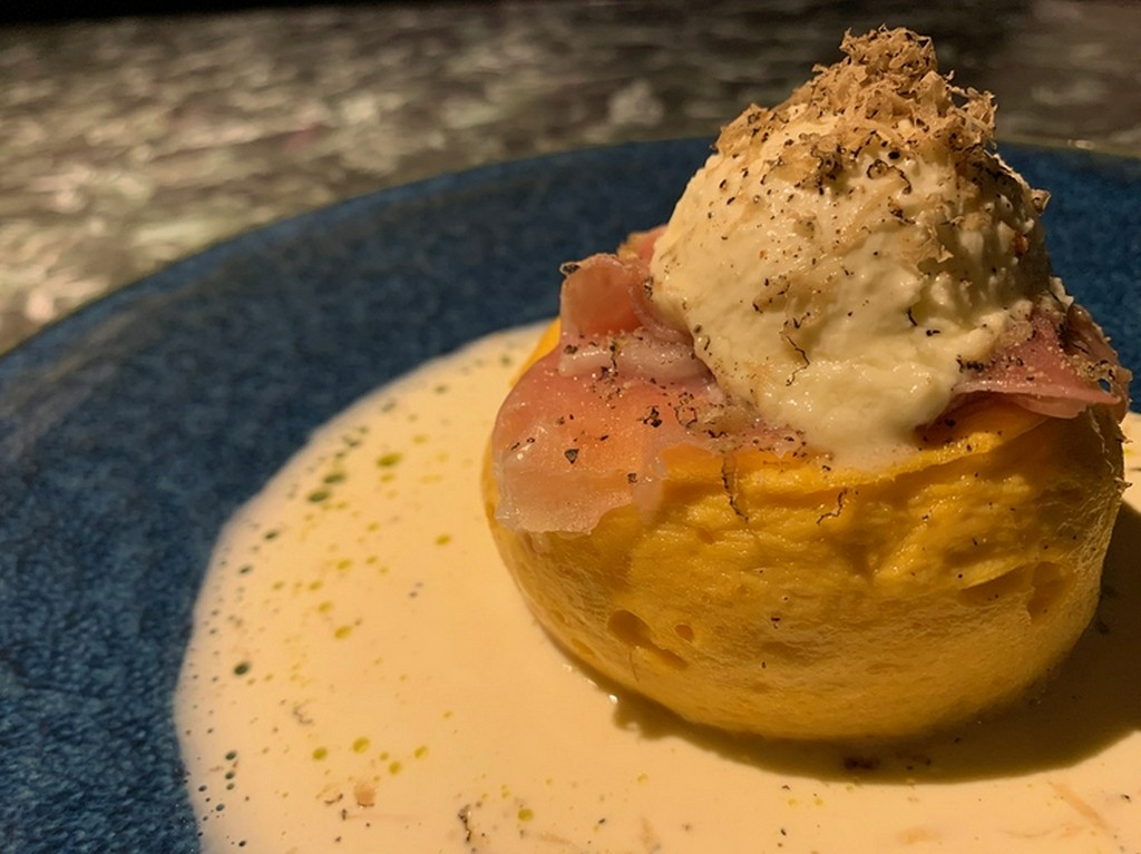 トリュフと３種のチーズのオムレツ