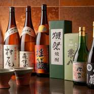 オーナー自ら厳選した数々の焼酎は種類豊富で料理に合います！