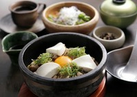 人気メニュー復活！秘伝の醤油だれをお好みかけて… 