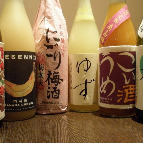 梅酒の数も負けず劣らず。飲み比べが楽しいひととき
