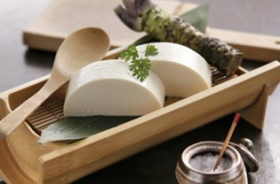 熟練の技が生み出す『手づくり寄せ豆腐』