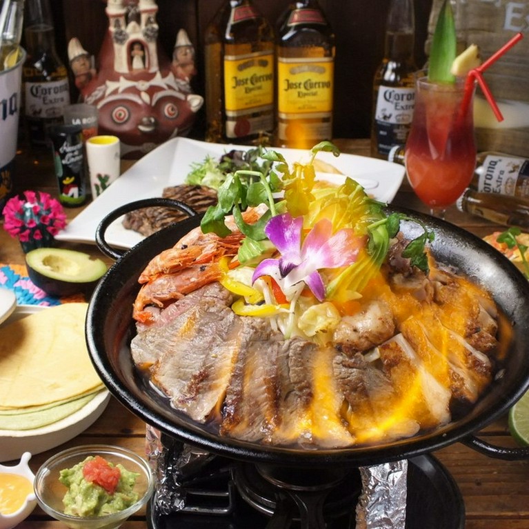 情熱系ファフィータ（国産黒毛和牛/北海道桜姫鶏/伊産ホエー豚）