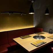 デートや仲間内の飲み会でも使いやすい個室をご用意しております。