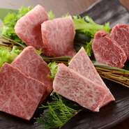 2時間飲み放題付き焼肉コース!!

■キムチ3種
■混ぜナムル
■本日の一品料理
■和牛ミスジの炙り寿司
■サラダ
■黒毛和牛タン
■黒毛和牛クリ
■黒毛和牛マクラ
■黒毛和牛本日の希少部位壱
■黒毛和牛カルビ
■黒毛和牛中落カルビ
■黒毛和牛本日の希少部位弐
■素麺
■本日のデザート