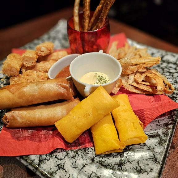 前菜・蒸し点心・揚げ物を盛合わせ【全14品】さらに充実2時間の飲み放題＆カラオケ付!
