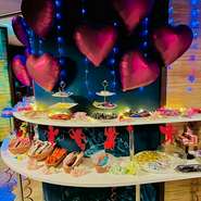 昔懐かしの駄菓子ビュッフェ付、100種以上の2時間飲み放題に室料をプラスで3,980円！ ※他のクーポン併用不可。※他に1時間飲み放題2,200円、1.5時間飲み放題3,3000円もございます。※金曜・土曜・祝前4,400円。注）食べられる分だけお取り下さい。お持ち帰りはご遠慮下さい。