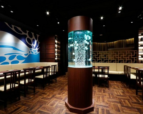 【メインダイニング】賑やかさとエンターテイメント感を演出