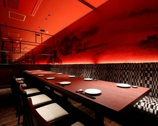 山水画とモダン柄の”幻想的”な【完全個室】.