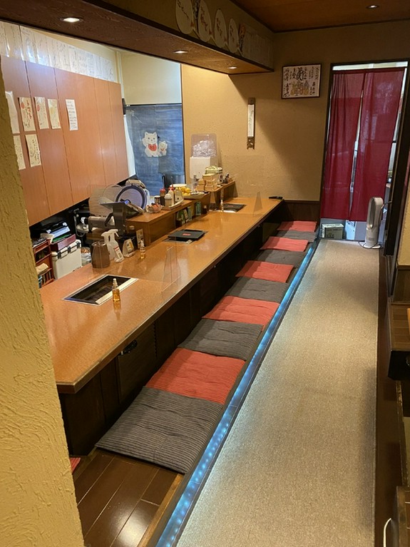 仕事帰りにゆったりと、一人焼肉を楽しめるカウンター席