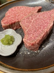 産地ではなくその日の質で選ぶ黒毛和牛。クセのないさっぱりとした味わい『ヘレ』