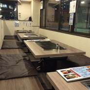 大人気の宴会コース3,000円。つまみ盛り合わせ、野菜焼き、魚介、お肉、お好み焼き、もんじゃ焼き、焼きそば。
飲み放題は別途相談可。