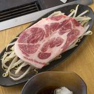 岩手県産岩中（いわちゅう）豚の肩ロースです。