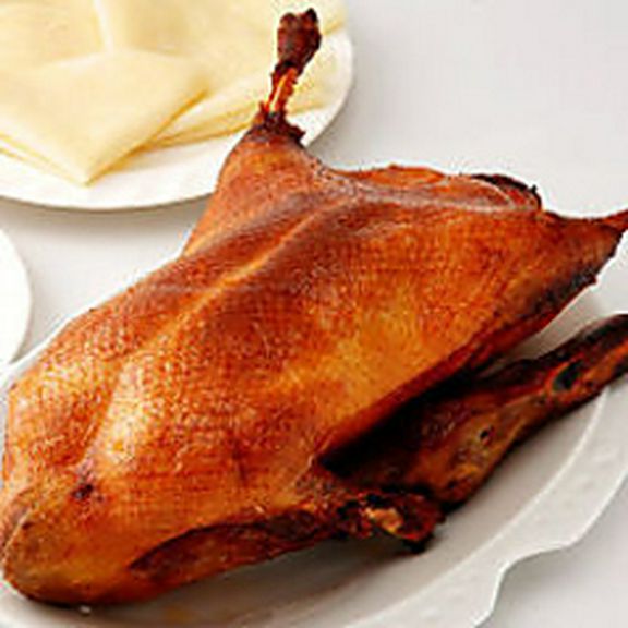 全10品のたっぷりボリューム料理&飲み放題でおトク♪北京ダックを含む人気メニュー勢揃い!