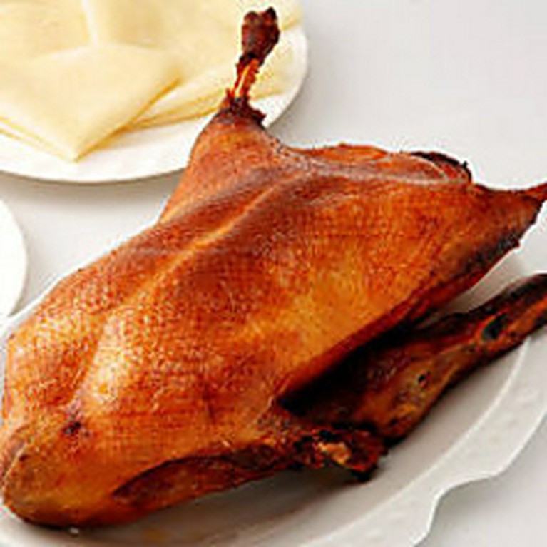 全10品のたっぷりボリューム料理＆飲み放題でおトク♪北京ダックを含む人気メニュー勢揃い！