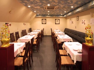 100名様までOKの広々した店内