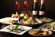 日本の四季折々の旬の食材をふんだんに使った至高の懐石コースです。