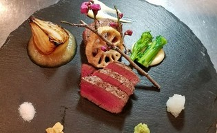 上質な国産牛である『米沢牛』を、畜産農家と直接契約