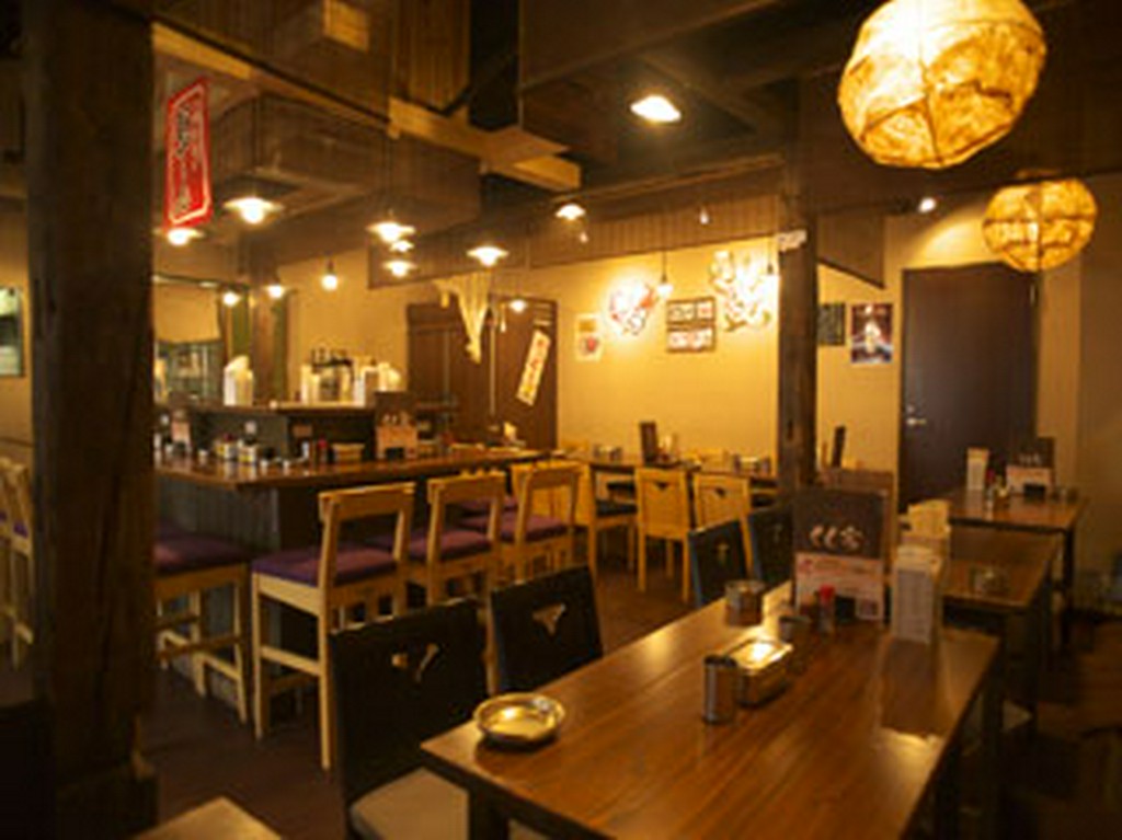 テーブル席でもゆったりと