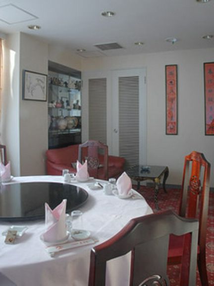 個室で気兼ねなく。“紫檀”