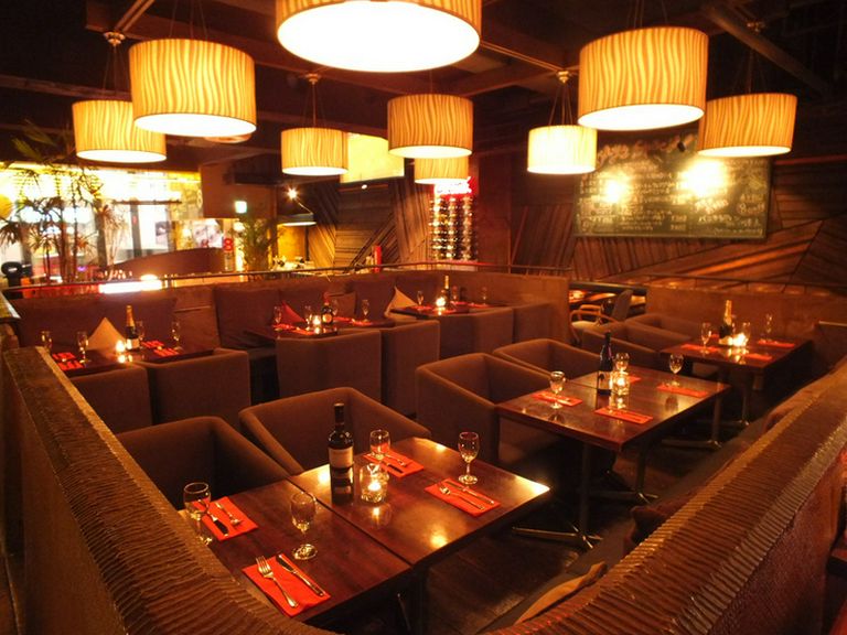 ゆったりとしたソファー席