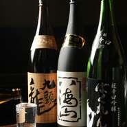 いちおしの地酒は、フルーティーな香りが特徴の『西陣』です。純米酒特有の幅のある味わいで、辛口の口当たりは和食に良く合います。また、ほどよい酸味と新鮮な香りが特徴の『聚楽第』も、おすすめの地酒です。