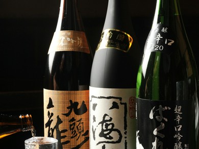 こだわりの地酒と焼酎を豊富に取り揃えています