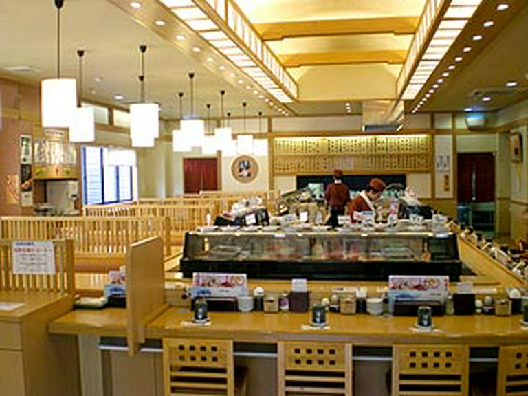 ゆったり広々とした店内