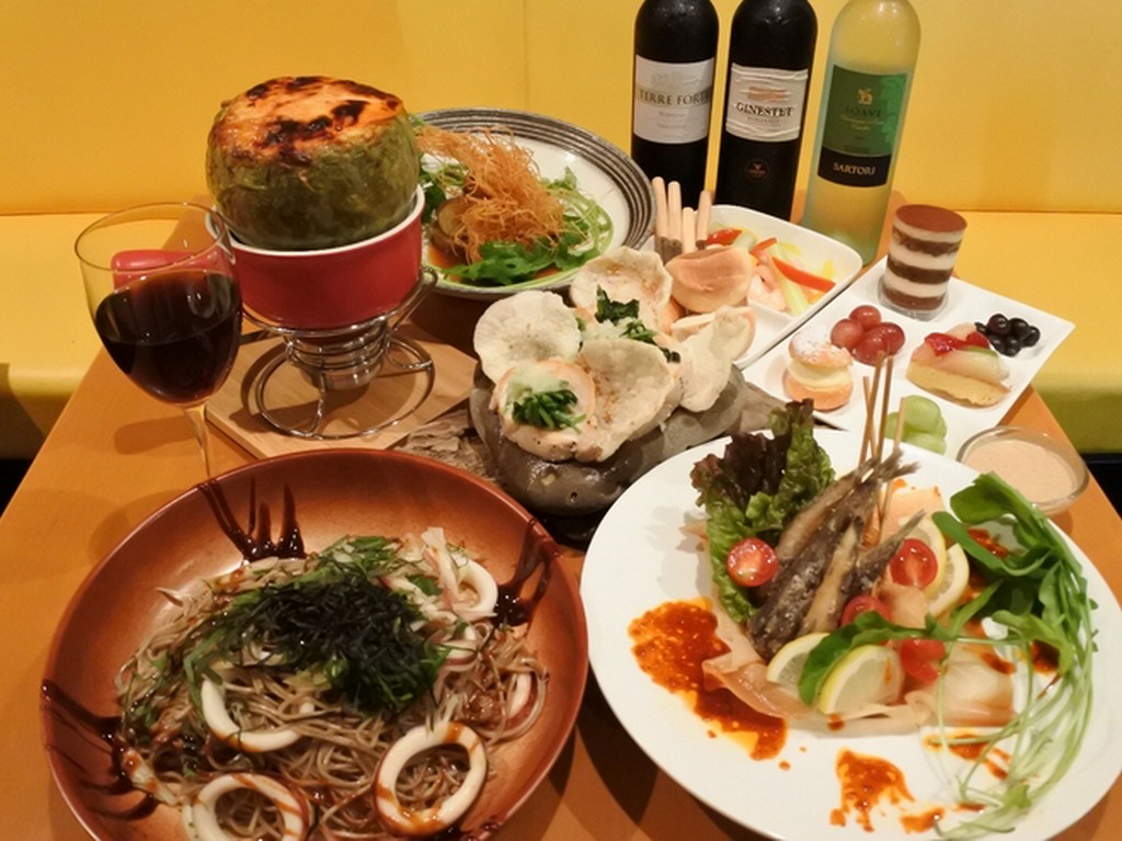 女子の皆さん飲み放題がついたゆったりパック女性同士でワイワ楽しめる料理内容になっております。