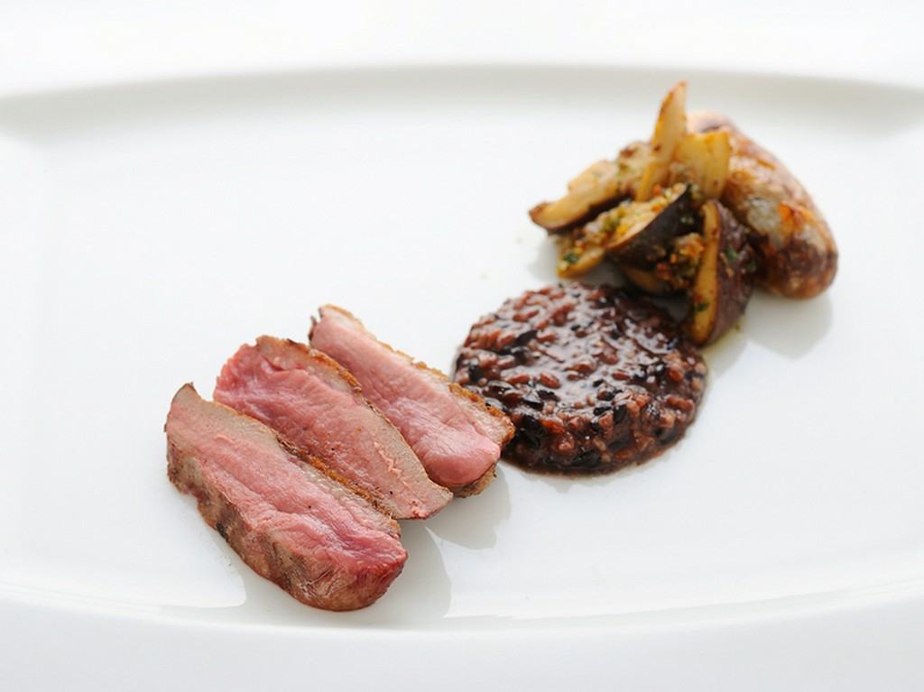 最高の天然素材の肉、魚、野菜　旬の素材を最大限に生かした料理