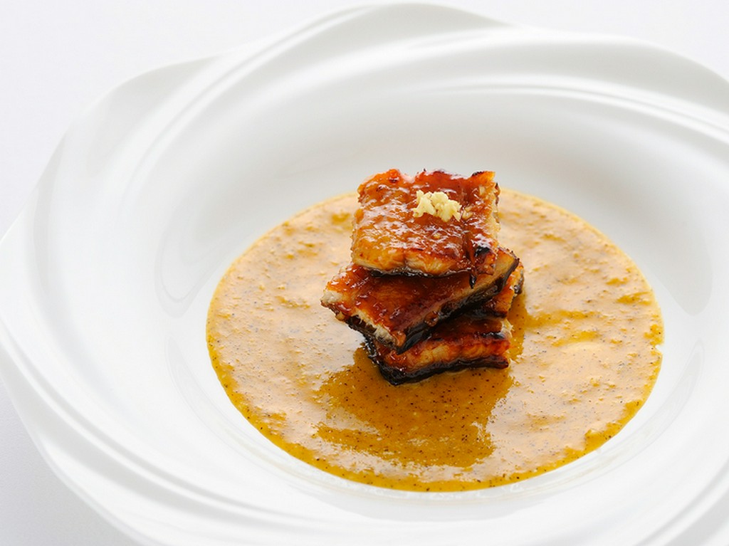 島根県のダムのない清流・高津川でとれた天然うなぎを使った一品