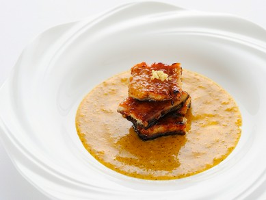 島根県のダムのない清流・高津川でとれた天然うなぎを使った一品