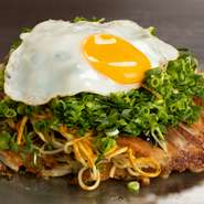 女子会には欠かせないドリンク！ドリンクメニューも豊富です（*^_^*）
◆鉄人まんぷくセット　3.000円◆
　「若鶏のもも焼き・すじこんオムレツ・ぶた焼き・すじ焼き・そばめしダブル・￥500お得」
