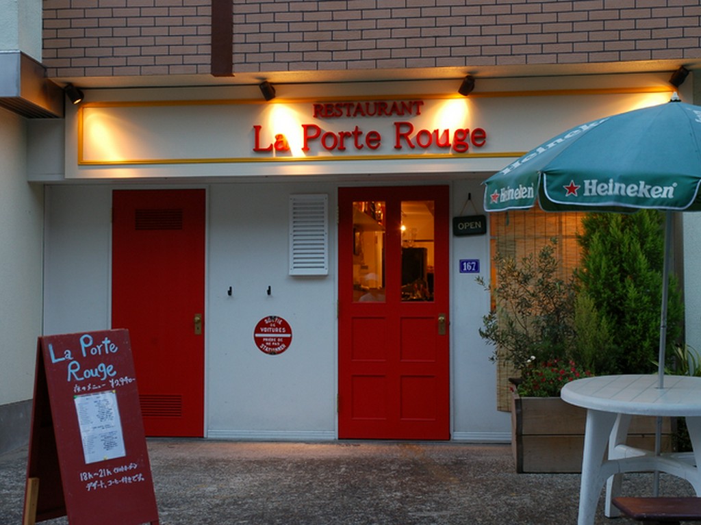 永代通り東陽三丁目交差点を右折した2本目の路地右にあります