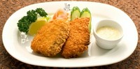白身魚と特製タルタルソース。サラダもたっぷりついて、この値段はお得です!!