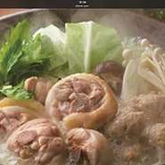 ◎前菜　鶏皮のポン酢◎季節の野菜サラダ◎地鶏もも肉のたたき◎串焼き5本（秋田比内鶏・名古屋コーチン・青森シャモロック・紀州梅鶏のせせり串・つくね）◎青森のしゃもの塩鍋◎〆の雑炊◎季節のデザート