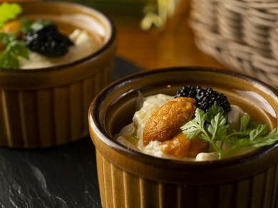 とうもろこしのパンナコッタ　生うにを添えて