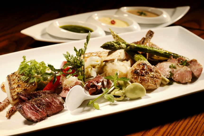 こだわりの炭火焼き料理をご賞味ください