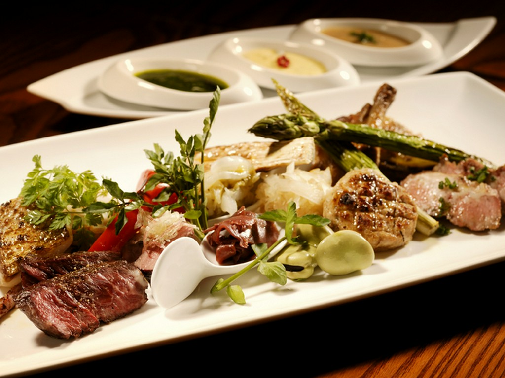 こだわりの炭火焼き料理をご賞味ください