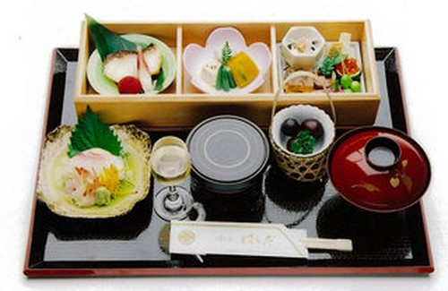 料理長の渾身料理が華やかな時間を演出…