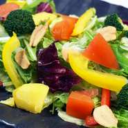 彩り季節野菜のグリーンサラダ