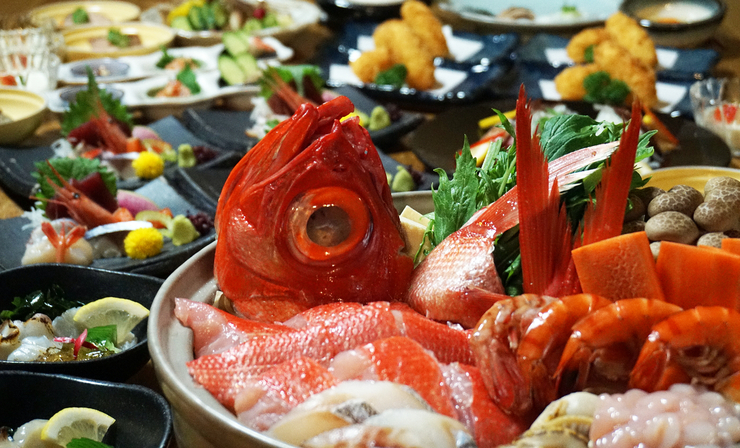Seasonal Seafood Yosenabe or Tobanyaki Course [11 dishes] with all-you-can-drink of over 125 kinds of raw fish and seafood
