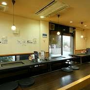 広大な敷地を誇る「等々力緑地」近くにある、お好み焼き店。散策やスポーツを楽しんだ後に立ち寄る家族連れで賑わっています。今後は、店内中央に鉄道模型「Nゲージ」が走るジオラマを展示する予定だそう。