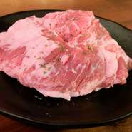 1頭につきわずか400gほどの希少部位。凝縮された旨味が濃厚です。