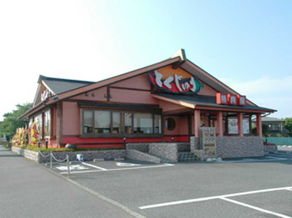 県道412号線沿いの広い駐車場