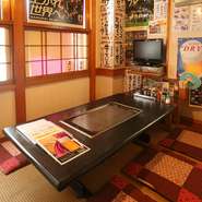 ほとんどの席にTVがついていますので、家でゆっくりお食事をしているような気分に。鉄板を囲んで様々な話題に華を咲かせて下さい。