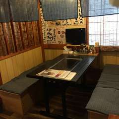 TV付半個室あり！鉄板を囲みながらわいわいとお楽しみください